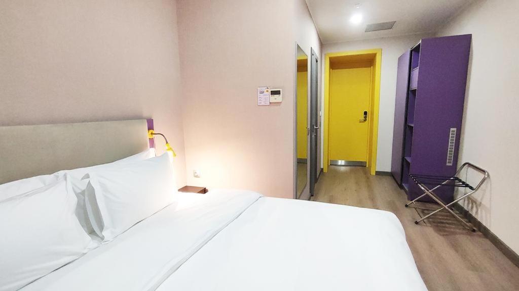 City Hotel Шымкент Экстерьер фото